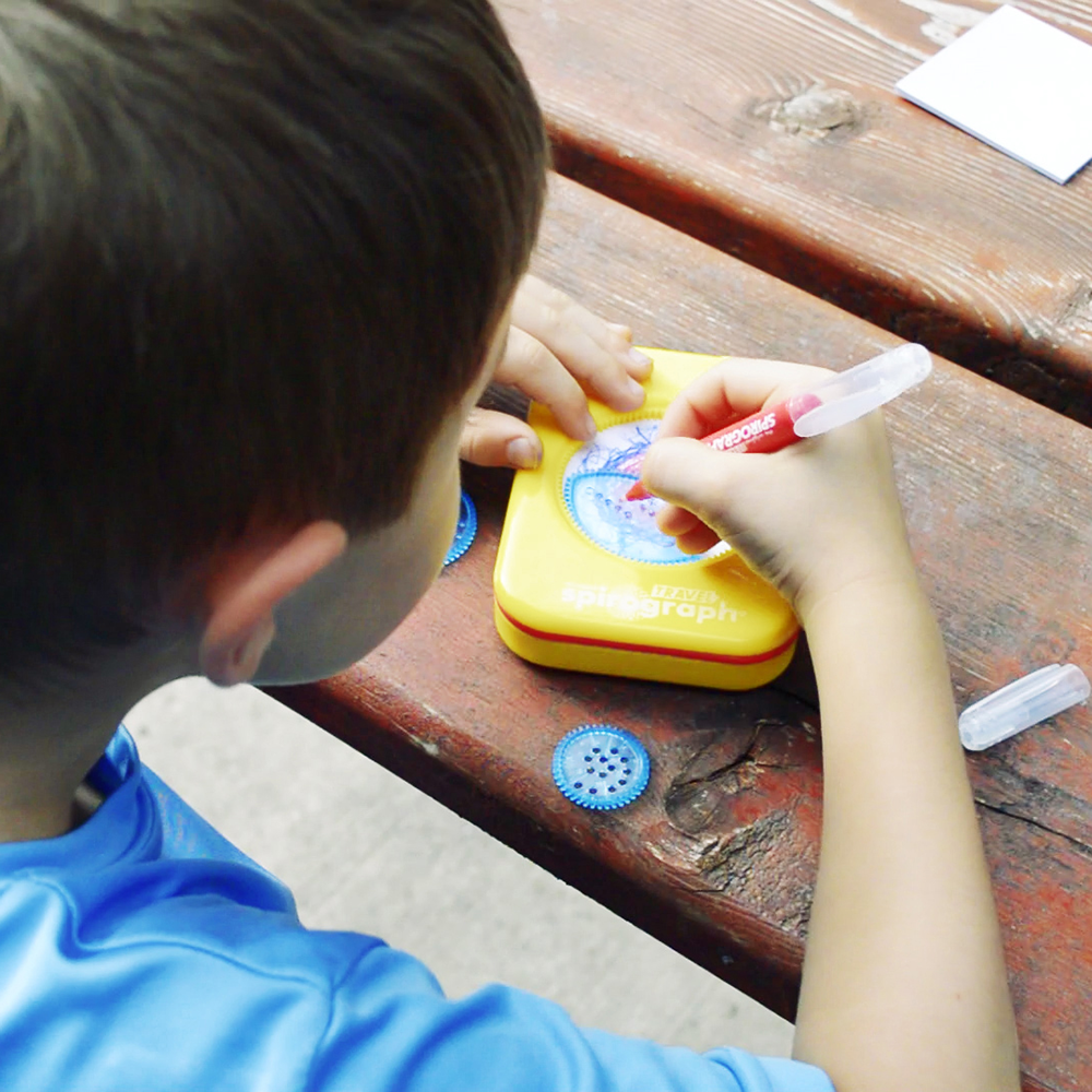 Play Monster Travel Spirograph