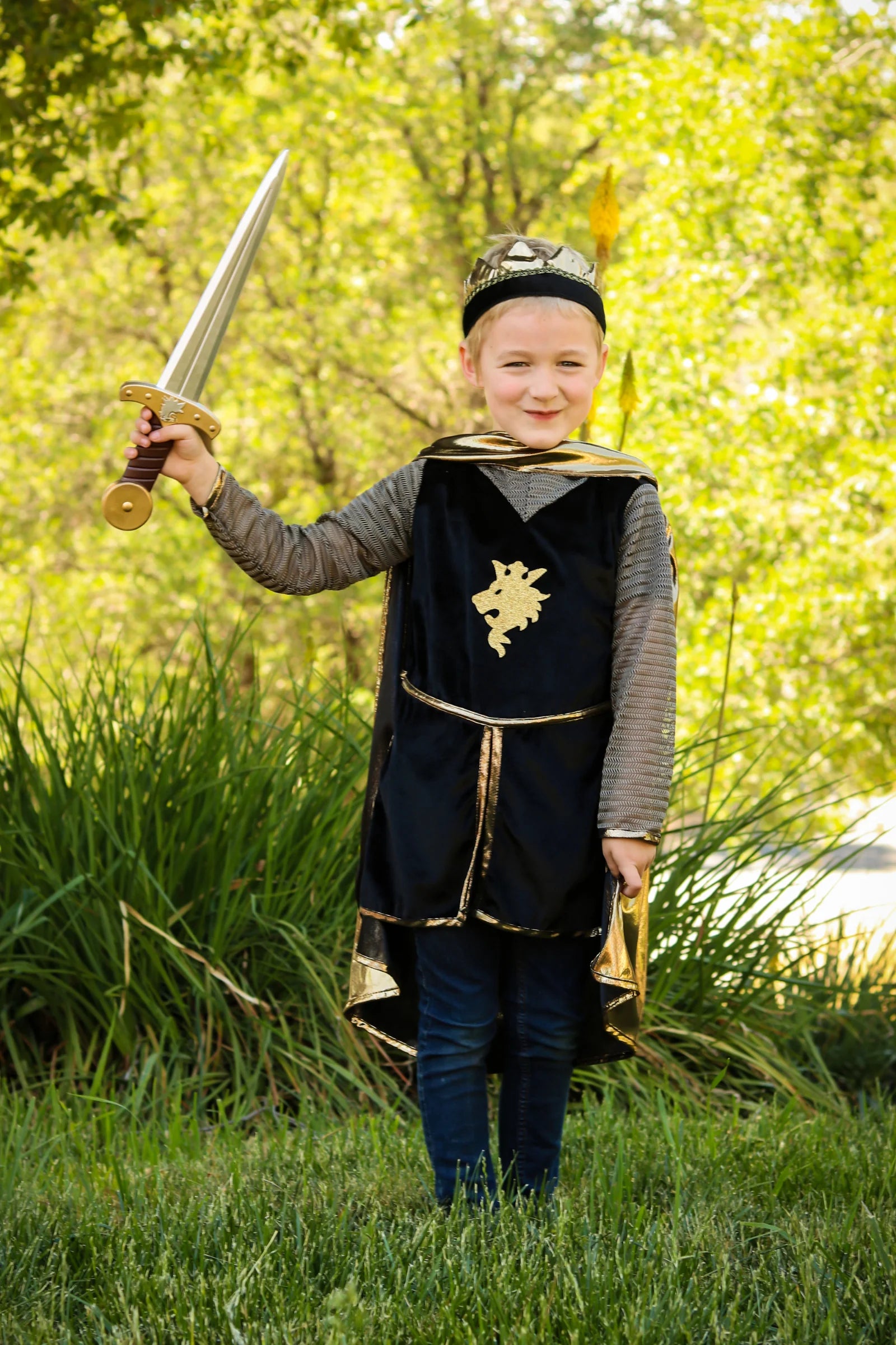 Great Pretenders Silver Knight With Tunic Cape & Crown 5-6 Years