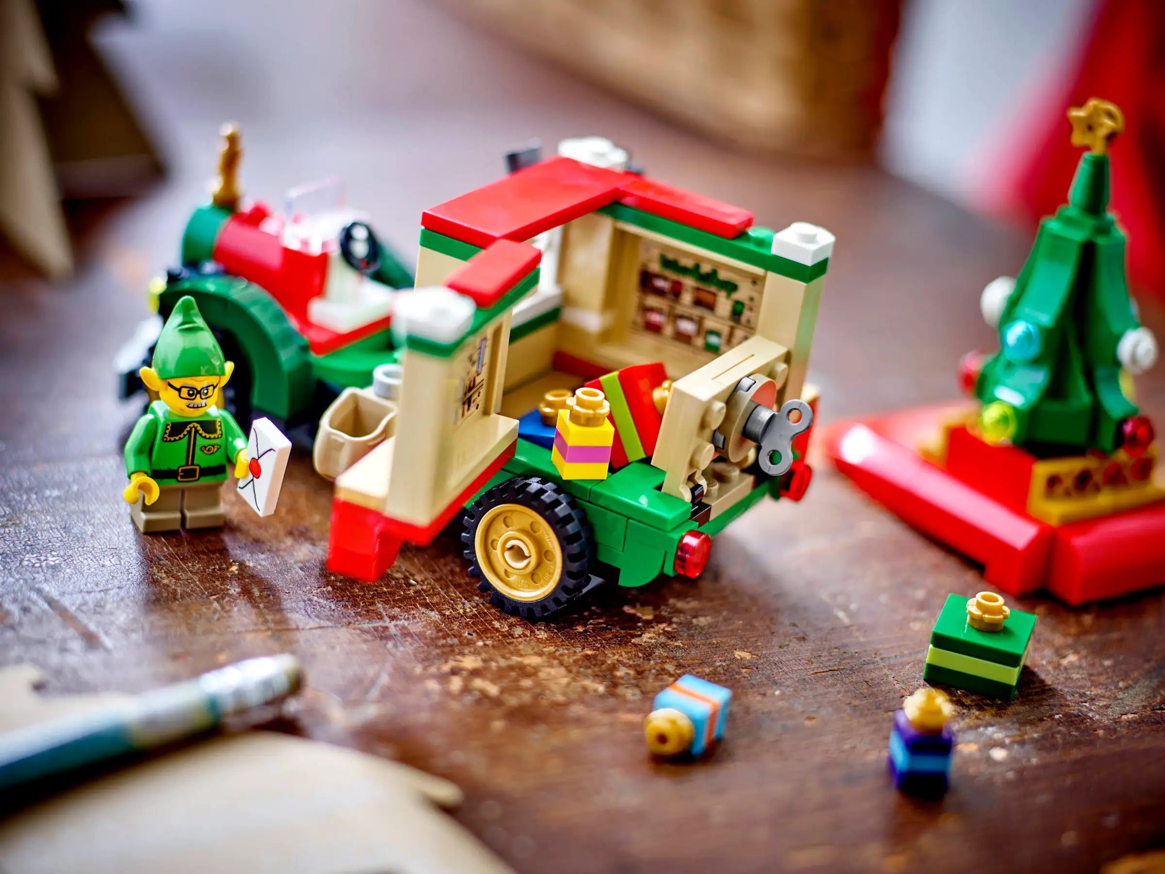 Lego Seasonal Santa Delivery Truck 40746