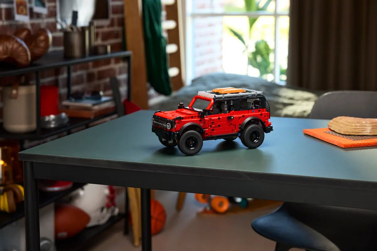 Lego Technic Ford Bronco SUV V39 42213