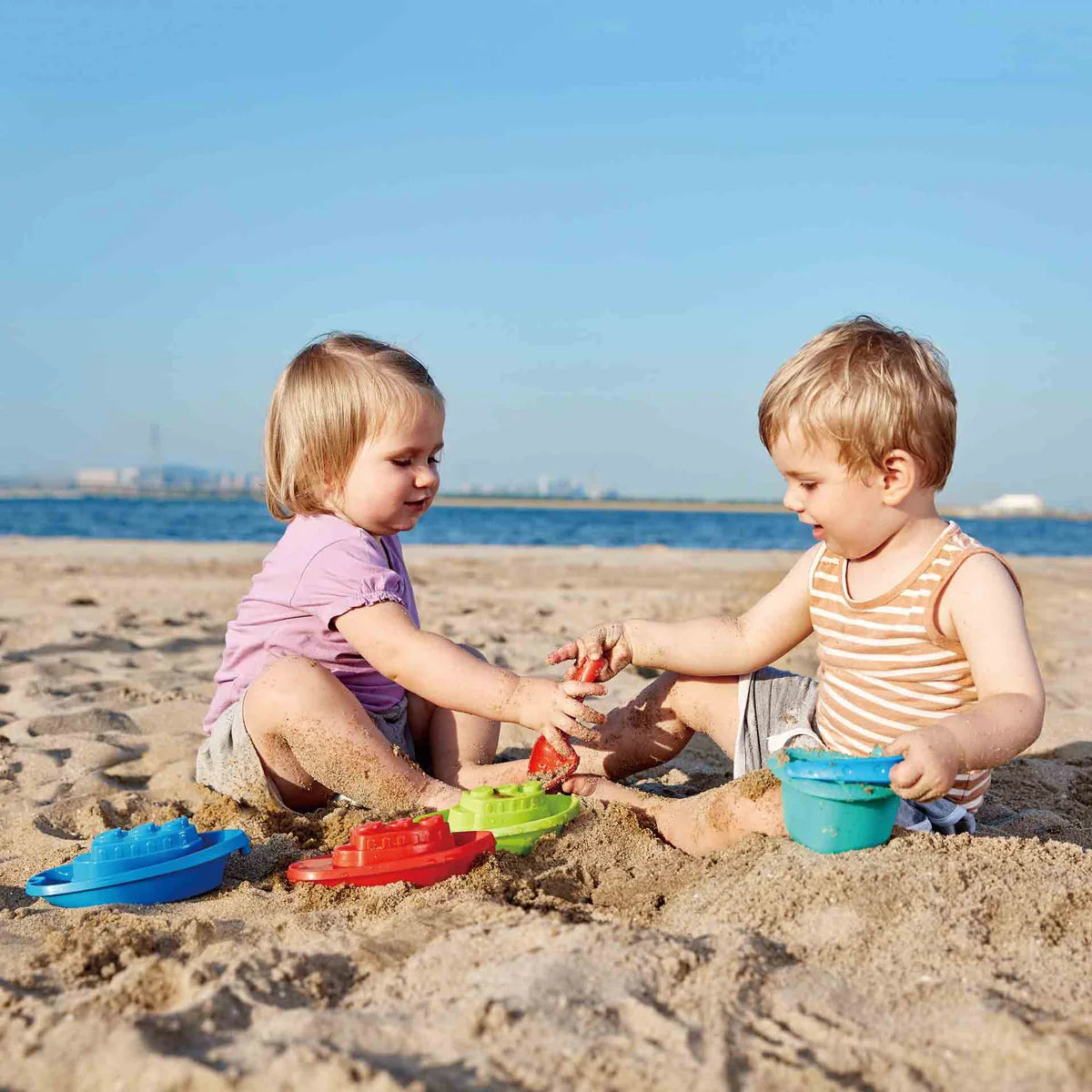 Hape Beach Boats